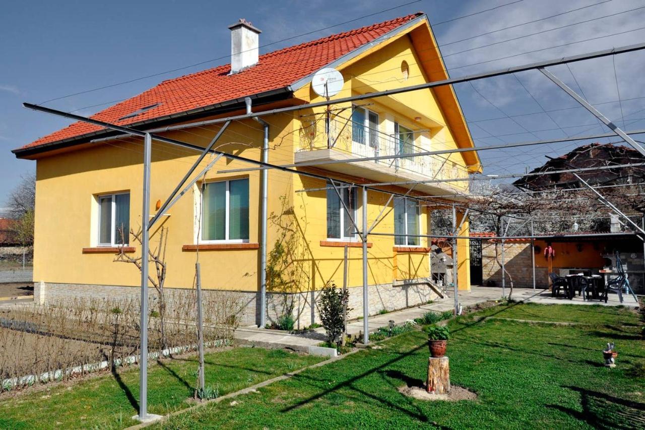 Vila V S. Gabarevo, Dolinata Na Rozite. Villa Kültér fotó